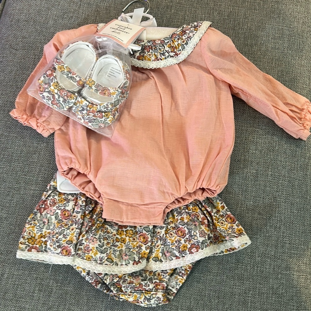 Cupcakes & Cashmere pink outfit  set Size 0-3 months
